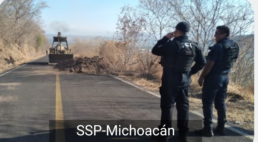 Policías son atacados con un dron por un Cartel en Aguililla Michoacán
