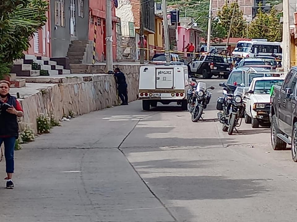 Atacan a balazos a 2 hombres en la colonia Lazaro Cardenas en Zacatecas.
