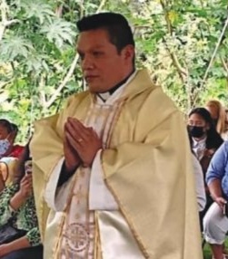 Alertan por falso sacerdote que oficiaba misa se Guanajuato.