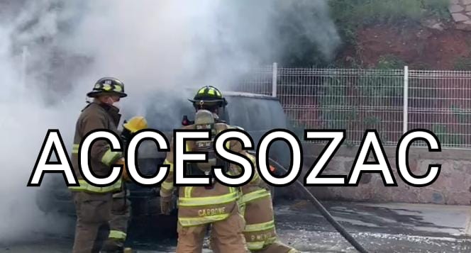 Se incendia camioneta en Gavilanes, dentro de un  estacionamiento