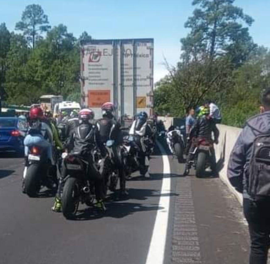Terrible accidente de en la México-Cuernavaca; hay cinco motociclistas muertos