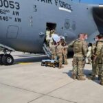 Mujer afgana dio a luz a bordo de un avión de evacuación de Estados Unidos