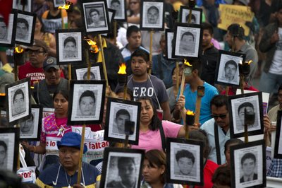 En menos de un año, México sumó 6 mil desapariciones y más de mil cuerpos en fosas clandestinas.