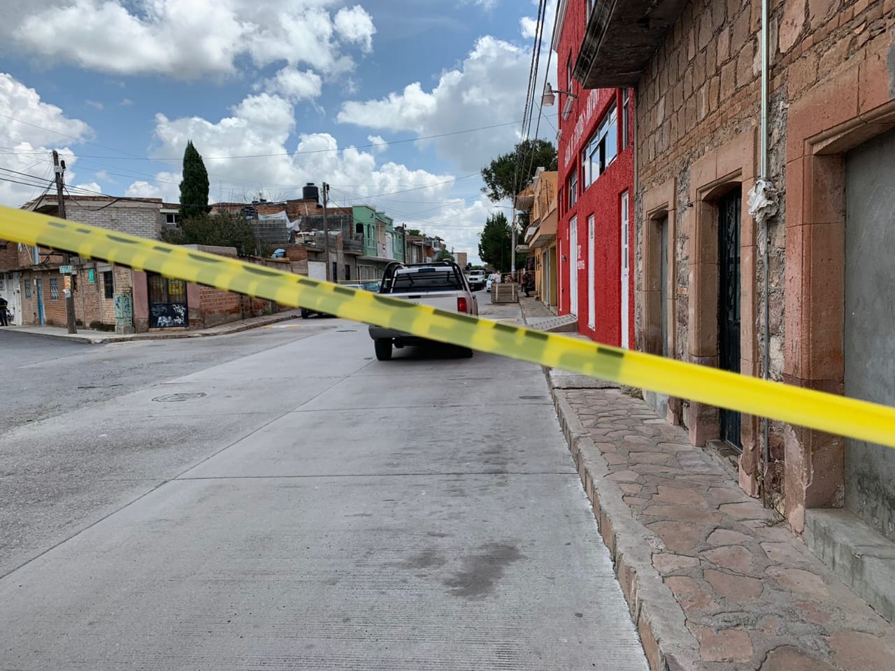 Dos hombres son atacados a balazos en Guadalupe, uno muere