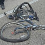 Delincuente se roba una bicicleta y a una cuadra de hacerlo, lo atropellan.
