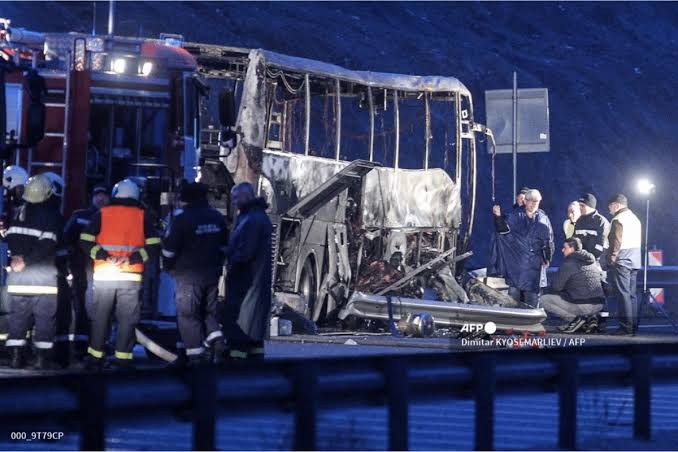 Tragedia en Bulgaria, mueren calcinados 46 pasajeros dentro de un autobús
