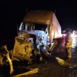 Aparatoso acccidente entre un autobús de pasajeros y un trailer en la autopista Osiris