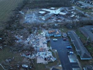 Lee más sobre el artículo Más de 80 muertos en Kentucky tras el impacto de una ola de tornados en Estados Unidos
