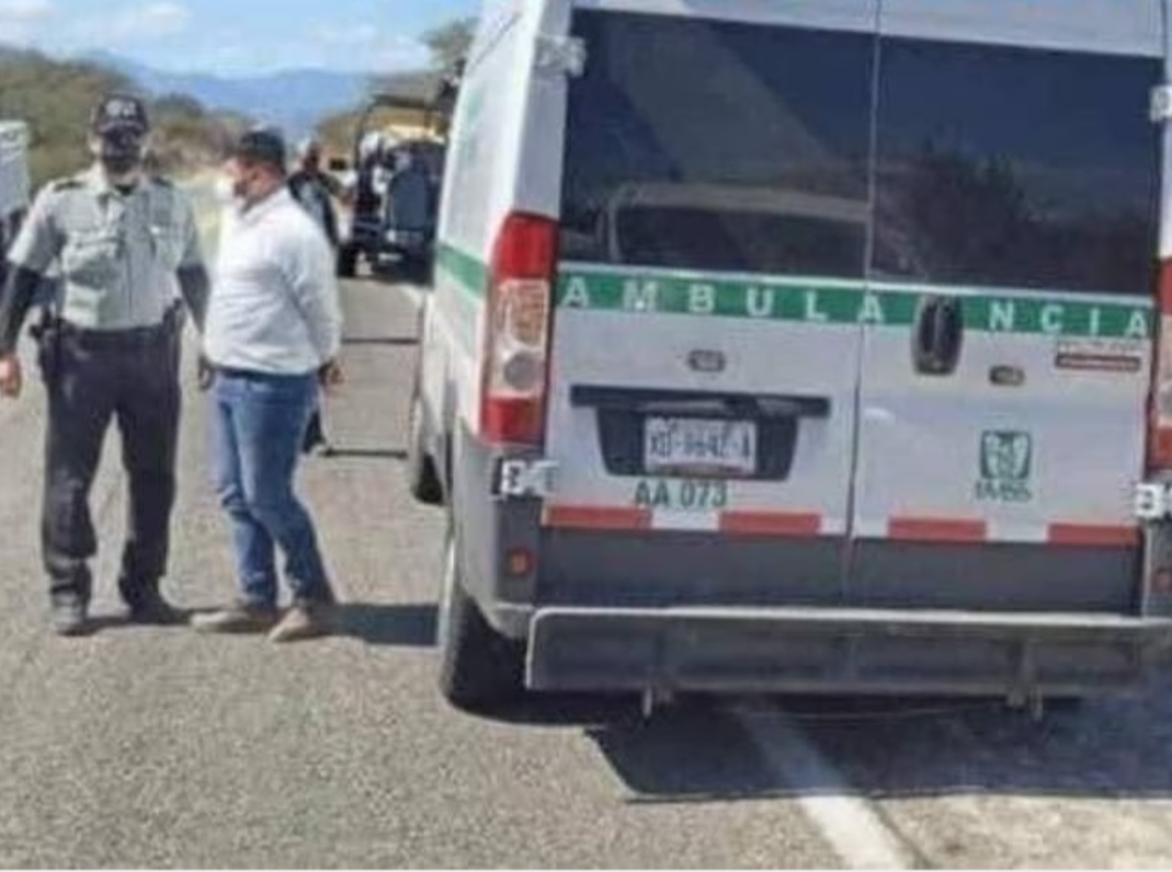 Detienen 2 «ambulancias clonadas» del IMSS que trasladaban migrantes