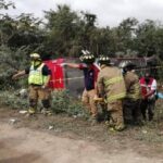 Choca camión que trabajaba en obras del Tren Maya; hay 8 muertos y 15 heridos