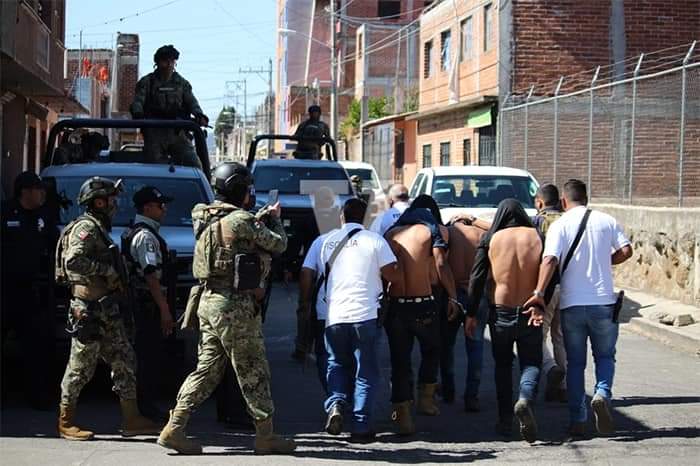 Lee más sobre el artículo Se enfrentan policías y sicarios guatemaltecos en Quiroga, Michoacán