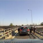 Video: Trailero choca vehículo de ladrones para evitar ser asaltado