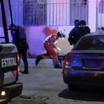 Sicarios matan a 2 hombres en la calle 5 de mayo en Guadalupe.