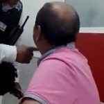 Video: Policía cachetea a detenido y éste le regresa la bofetada