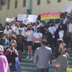 Alumnos luchan por poder usar falda en preparatoria de Tijuana