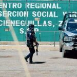 Trasladan a 99 reos del penal de cieneguillas en Zacatecas.