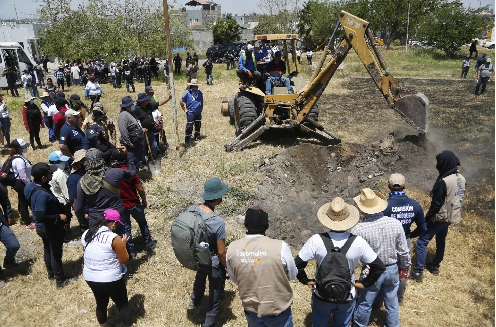 Encuentran 20 bolsas con restos óseos en Tlajomulco, Jalisco