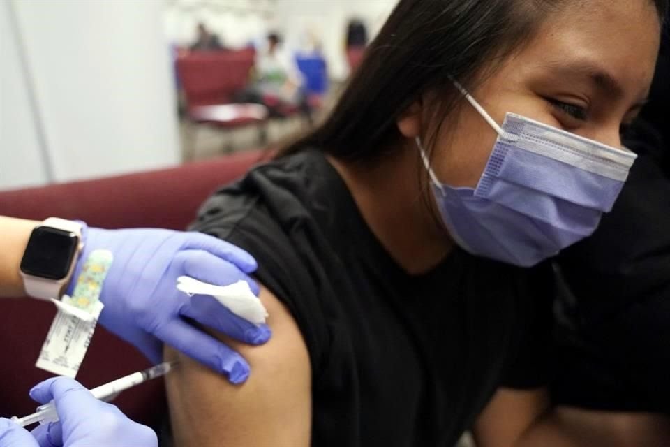 Afirman que México pidió vacunas  para menores de 15 años