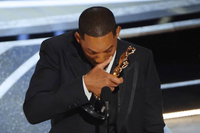 La Academia expulsa a Will Smith de los Oscar durante 10 años por abofetear a Chris Rock