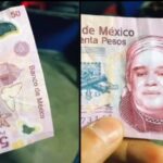 Recibe billete con la cara de Juan Gabriel y se vuelve viral (video)