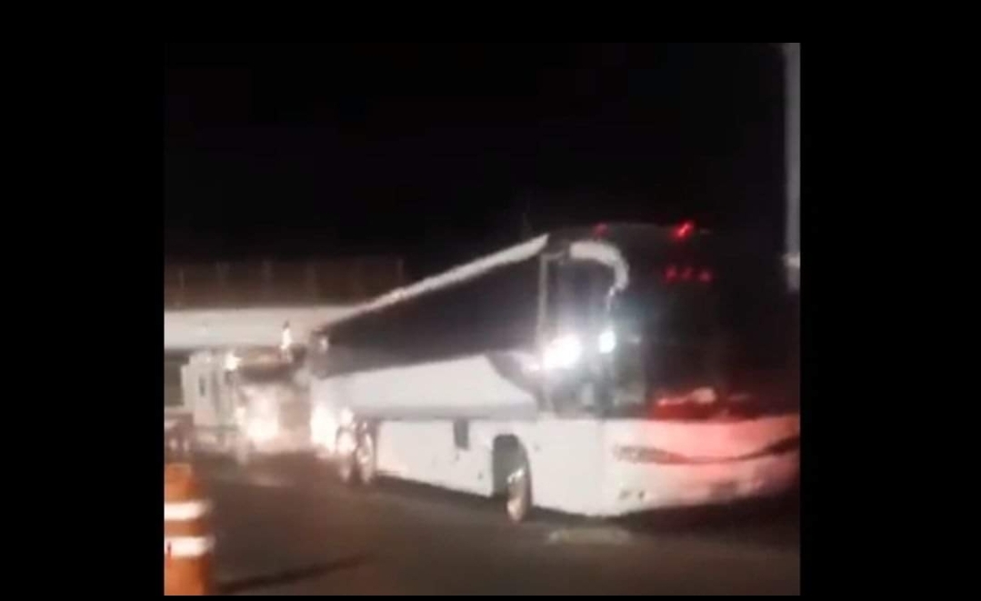 Lee más sobre el artículo Elementos de la GN disparan a autobús que huye de retén (VIDEO)