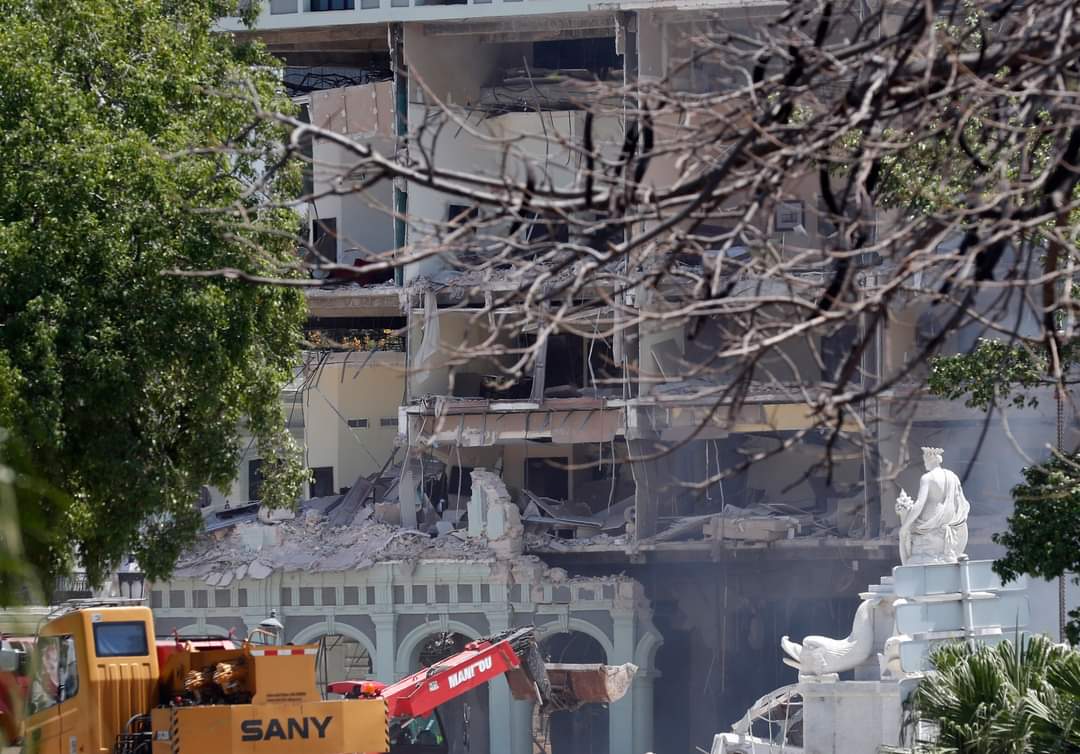 Lee más sobre el artículo Ocho muertos, 13 desaparecidos y 30 hospitalizados por explosión en hotel de La Habana