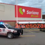 Tres policías heridos, y un sicario abatido en el estacionamiento de soriana mercado en Guadalupe.