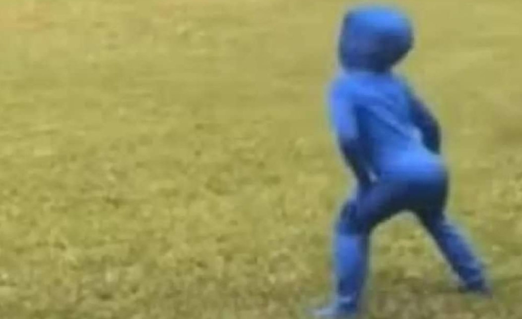 Niño recibe «traje invisible» y el uso que le dio enterneció a TikTok