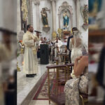 Video Sacerdote canta a pareja ‘Mi razón de ser’ durante boda