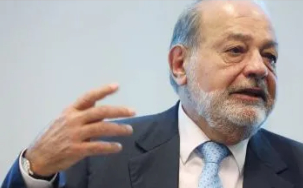 Carlos Slim: «Es irreal hacer tesis y examen profesional al salir de universidad», dice el empresario