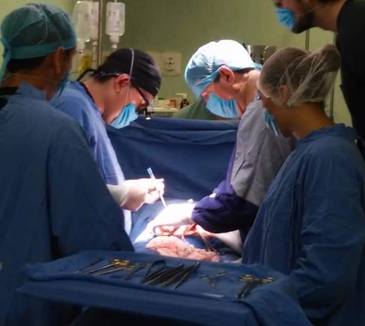 Realizan con éxito trasplante de riñón de madre a hijo, en el Hospital General de Zacatecas.