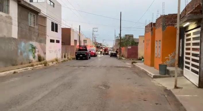 Sicarios disparan contra de un masculino en la Colonia bonito pueblo en Guadalupe.