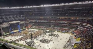 Lee más sobre el artículo Bad Bunny. Estadio Azteca luce vacío mientras afuera cientos tienen problemas con sus boletos