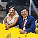 Pareja de recién casados  acuden a taquería de Chetumal para celebrar