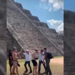 #Video Le ponen sus chatos a turista extranjero en Chichén Itzá por subir pirámide