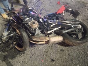 Lee más sobre el artículo Mujer motociclista pierde la vida en un accidente en Guadalupe.
