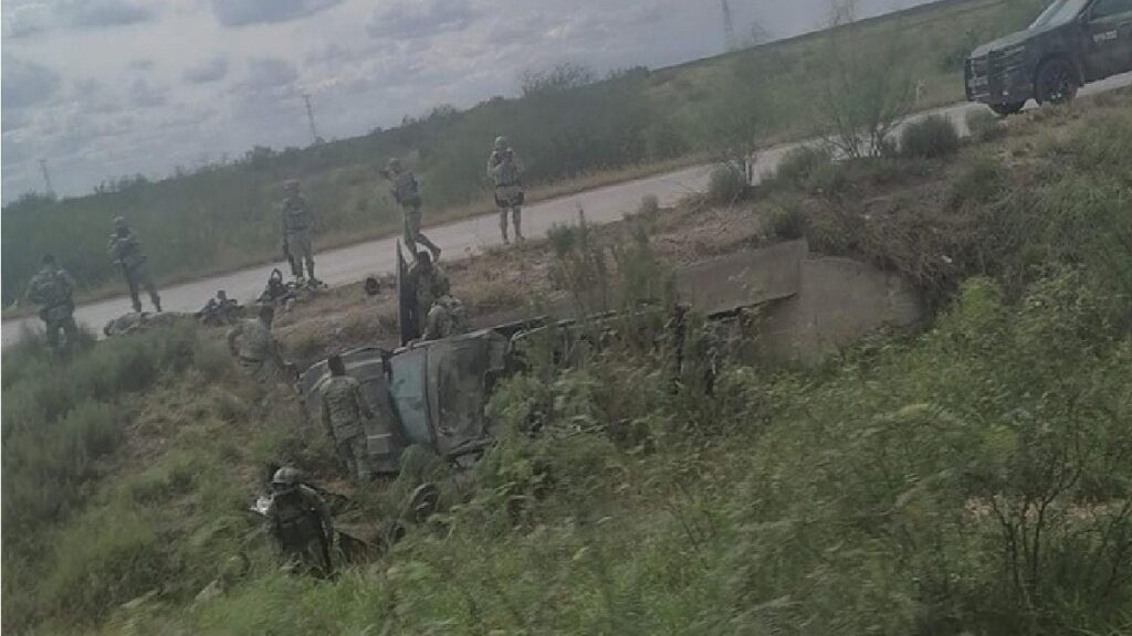 Volcadura de militares en Tamaulipas deja dos elementos muertos y cuatro más heridos.