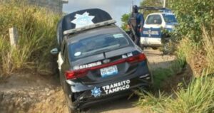 Lee más sobre el artículo De película! Policías de tránsito “se durmieron” y les robaron una patrulla en Tampico.