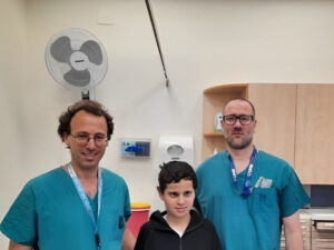 Lee más sobre el artículo Milagrosa cirugía: Médicos logran unir la cabeza de un niño ‘decapitado’ tras accidente