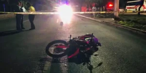 Lee más sobre el artículo Trágico accidente en el bulevar López Portillo: Joven fallece tras perder el control de su motocicleta