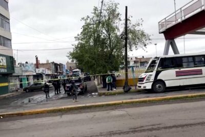 Dos hombres asesinados a balazos en un camión de transporte público en Fresnillo