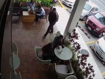 VIDEO: Subdirector de la policía de Zapopan, Jalisco, asesinado a tiros en cafetería