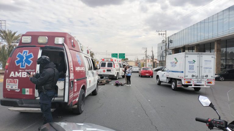 Accidente en Calzada Revolución Mexicana deja dos estudiantes lesionados